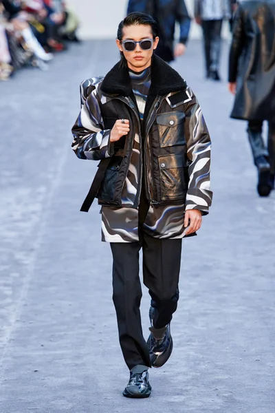 Look 30